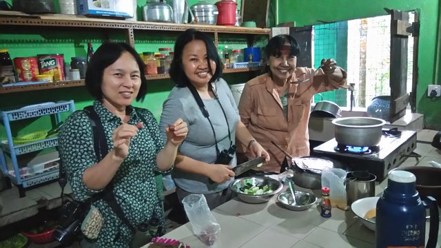 cooking_in_sri_lanka_-_nattinee_limkitisupasin_and_group_from_thailand_2016_11.jpg